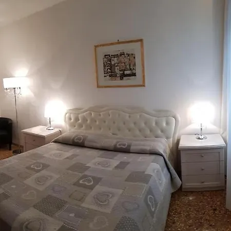 Angolo Fiorito 3* Venedig